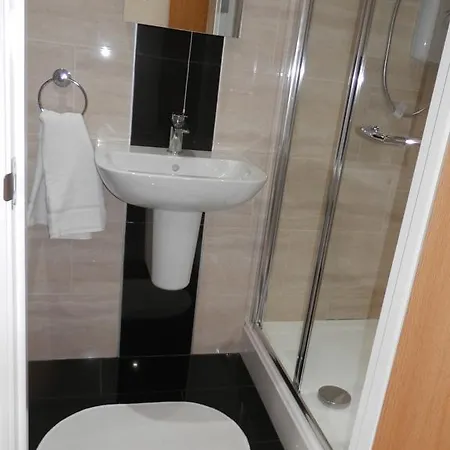 Heathrow Travellers Hub Bed & Breakfast Hounslow Room photo