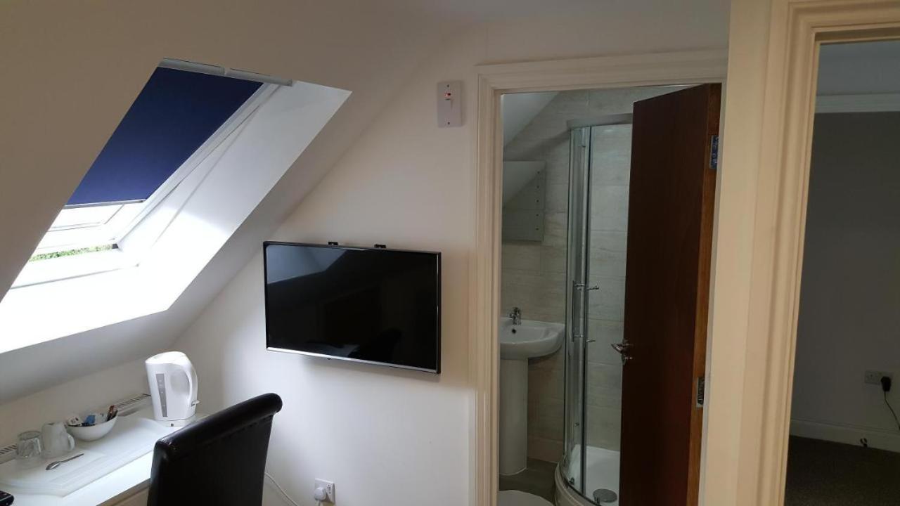 Heathrow Travellers Hub Bed & Breakfast 3*