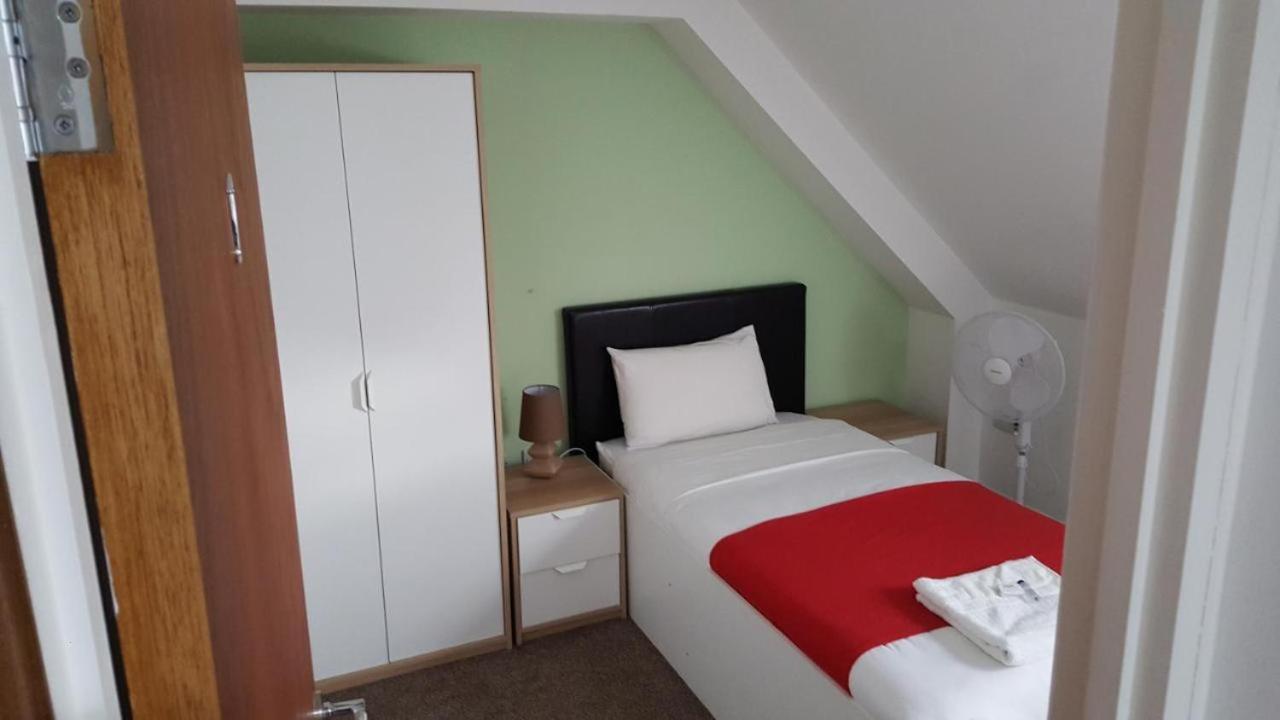 Bed & Breakfast Heathrow Travellers Hub