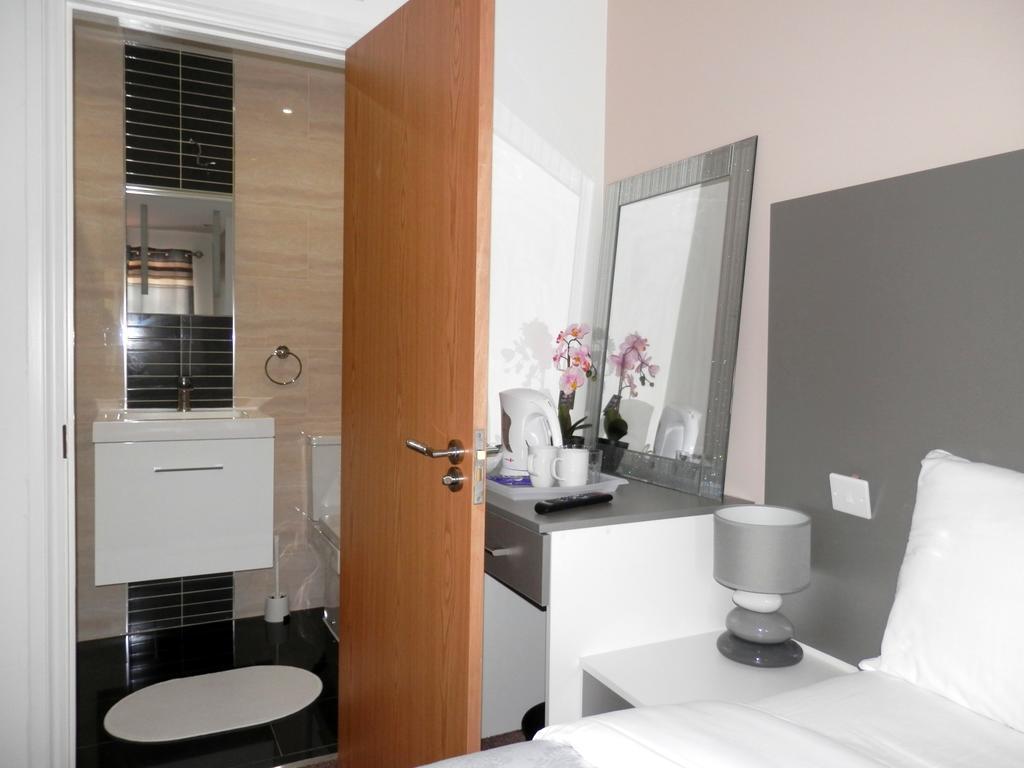 Heathrow Travellers Hub 3*
