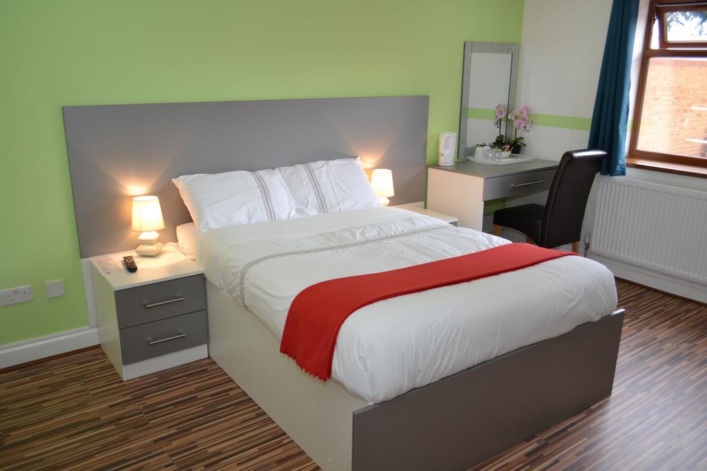 Alojamento de Acomodação e Pequeno-almoço Heathrow Travellers Hub 3*