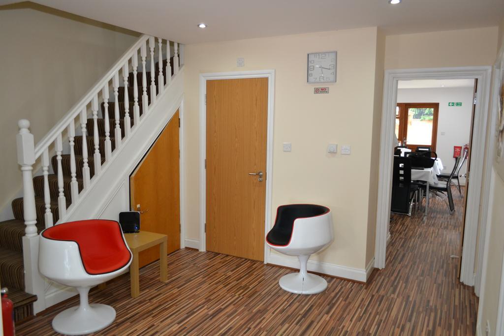 Heathrow Travellers Hub Bed & Breakfast Hounslow