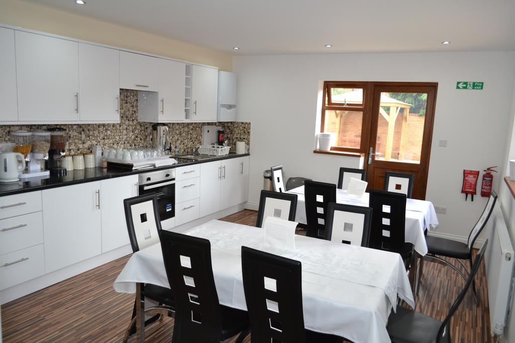 Heathrow Travellers Hub Bed & Breakfast Hounslow