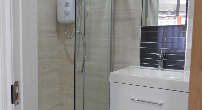 Heathrow Travellers Hub Bed & Breakfast 3*
