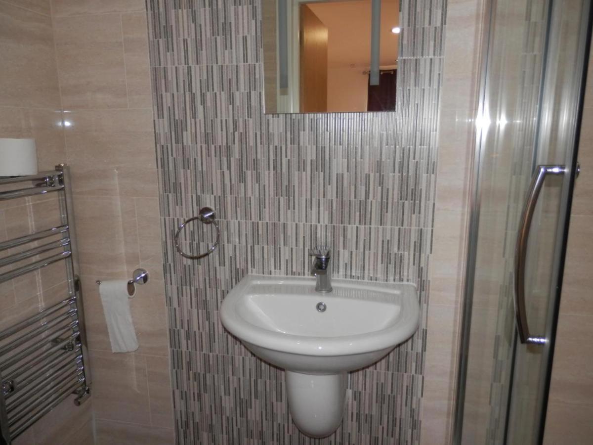 Heathrow Travellers Hub Bed & Breakfast