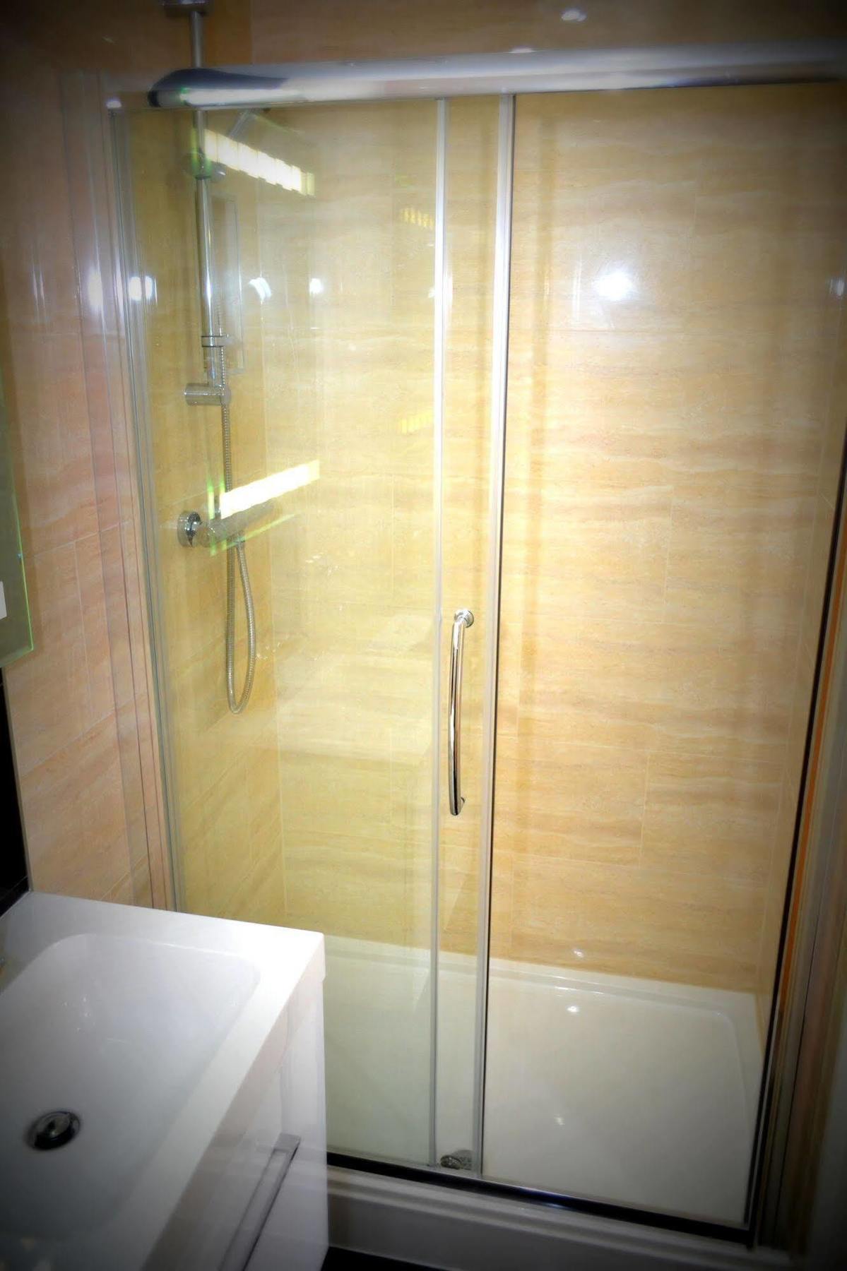 Bed & Breakfast Heathrow Travellers Hub 3*