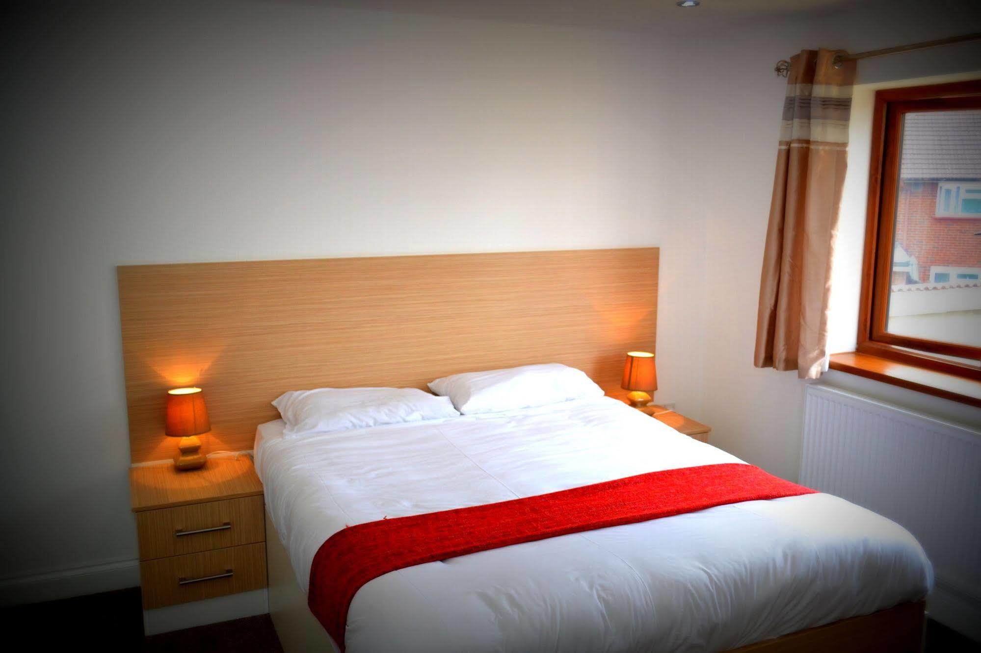 Heathrow Travellers Hub Bed & Breakfast