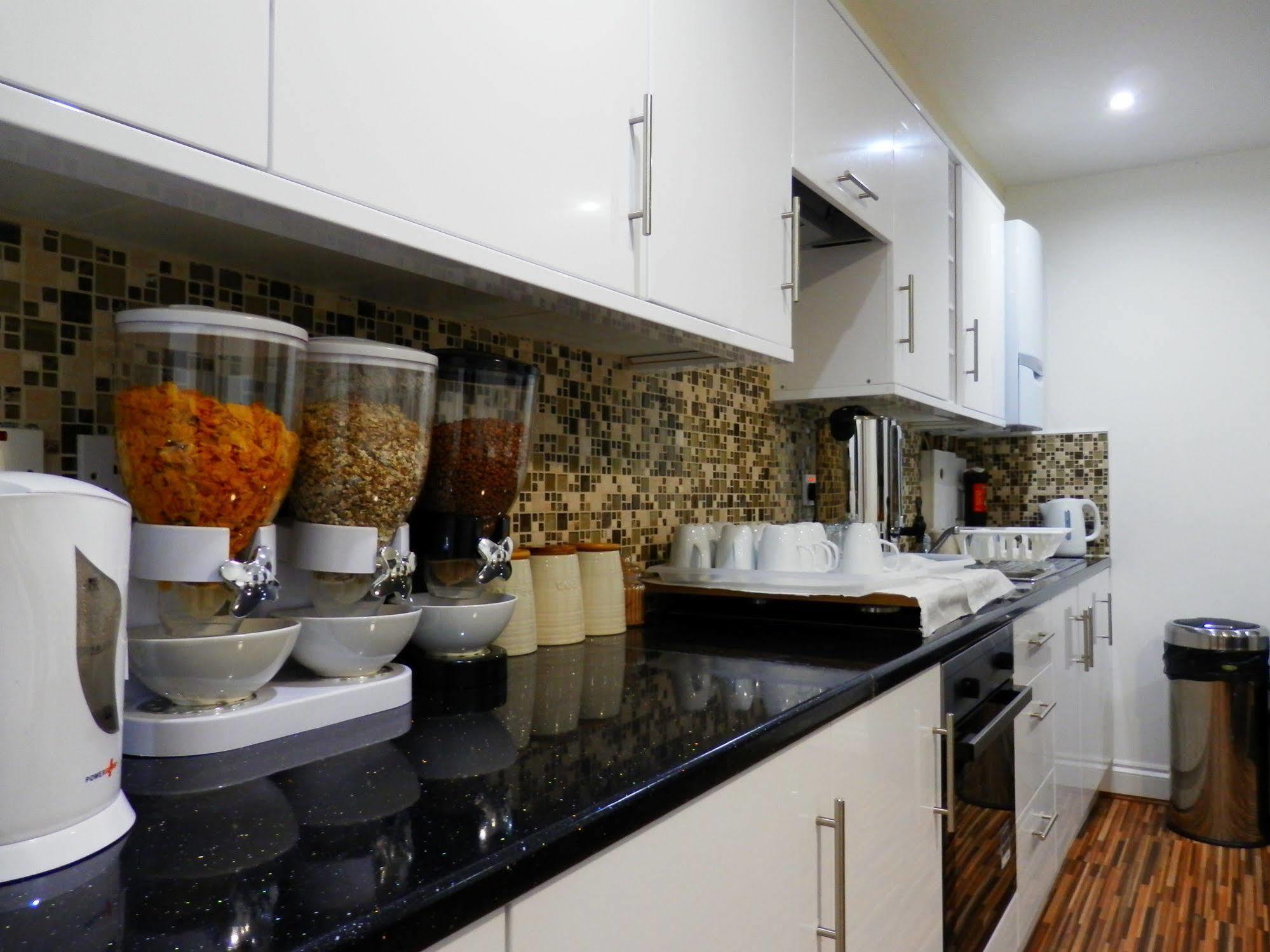 Heathrow Travellers Hub Bed & Breakfast