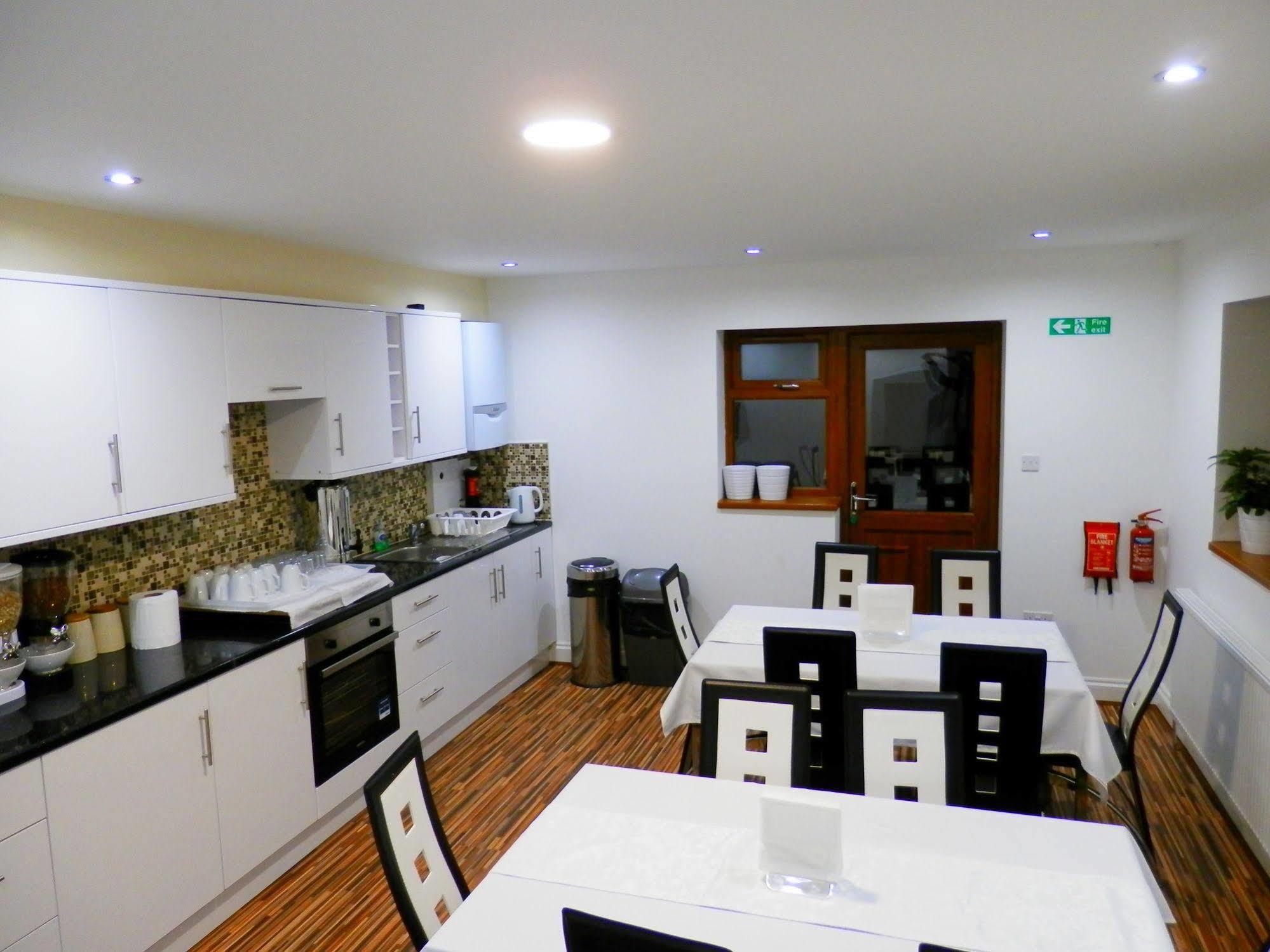 Heathrow Travellers Hub 3* Hounslow