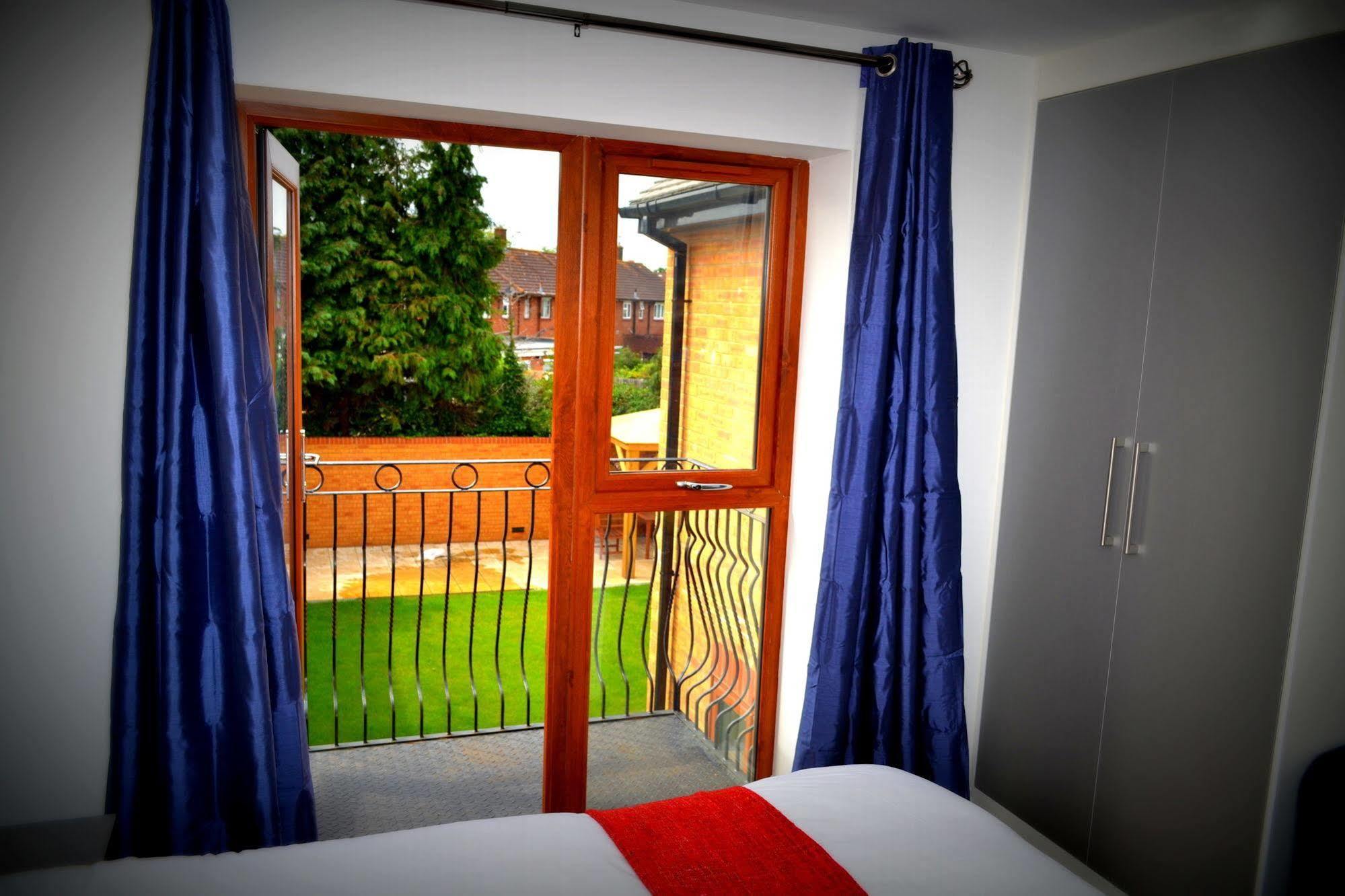 Heathrow Travellers Hub 3* Hounslow
