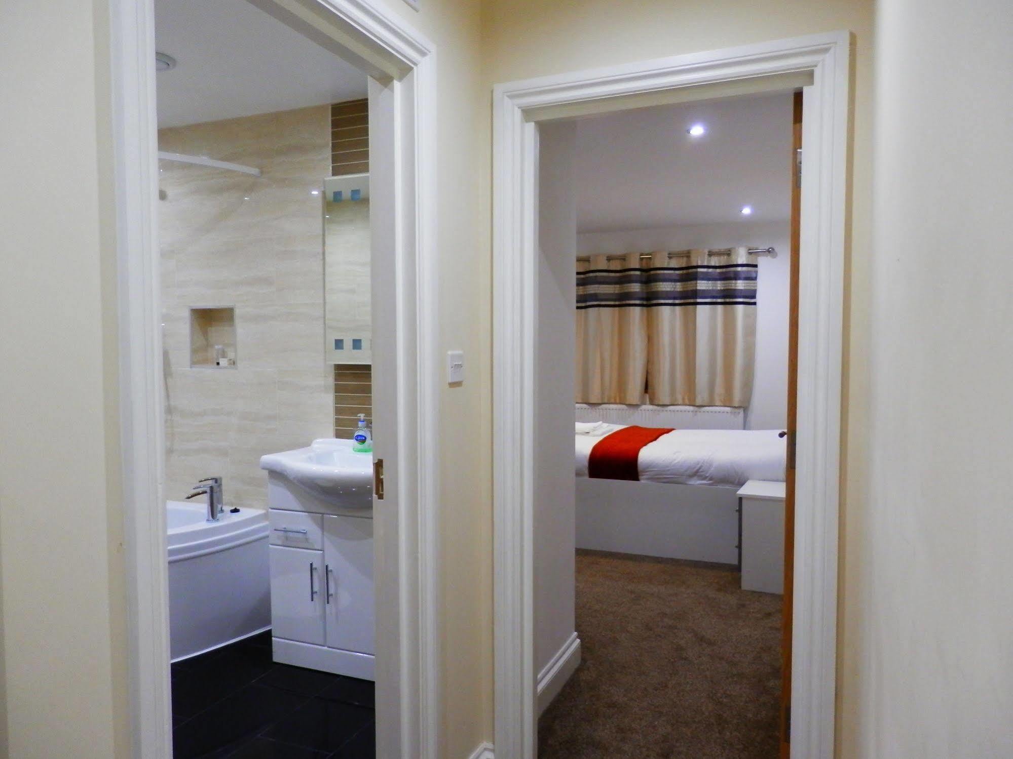 Heathrow Travellers Hub 3*